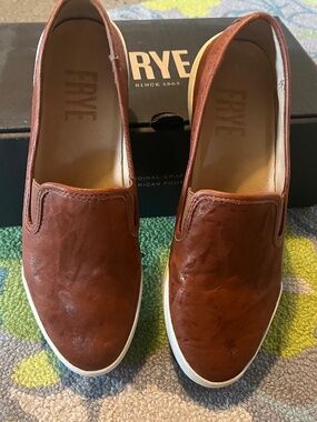 FRYE Mia Leather Slip On Women's Size 6